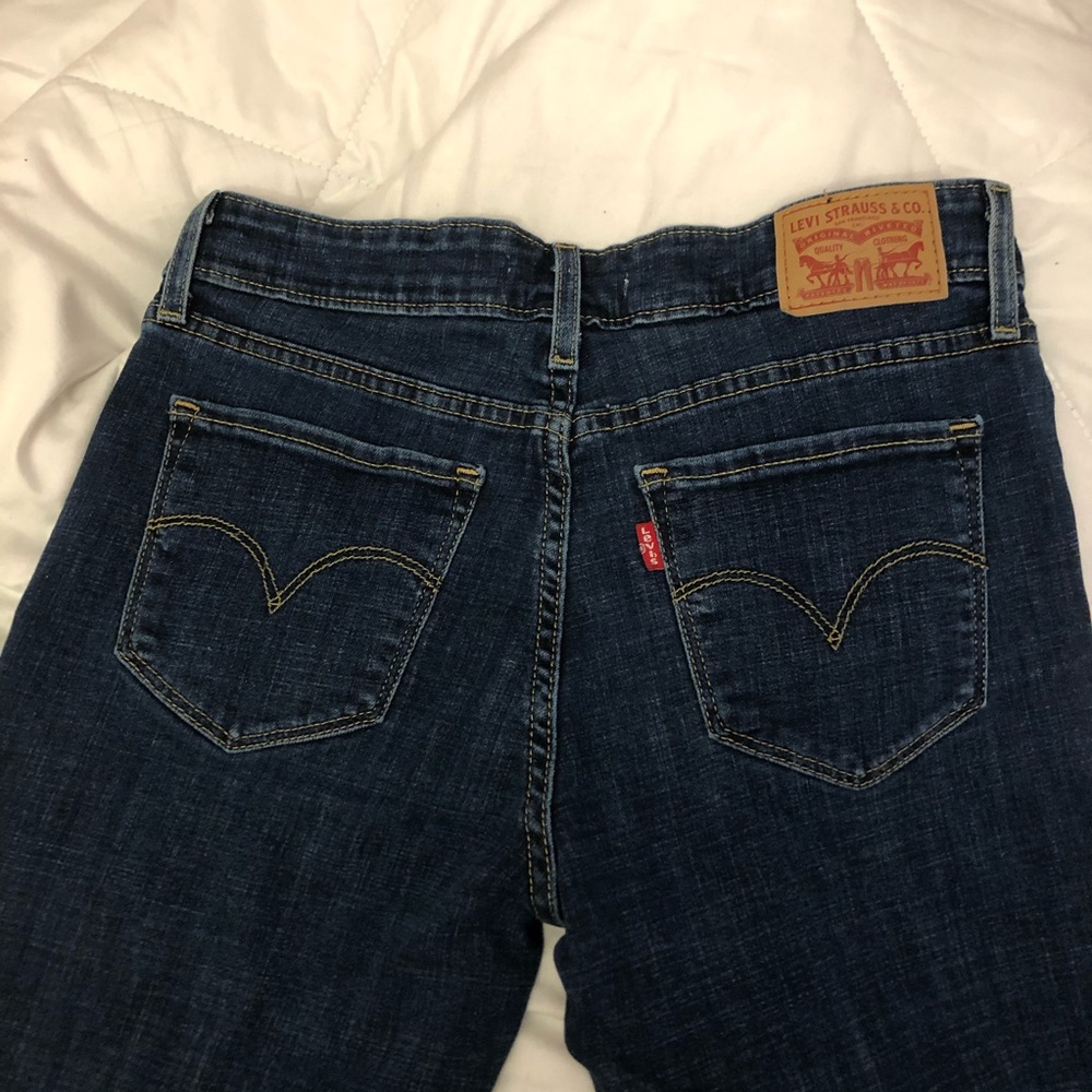 Levis style 711 Ripped Skinny Jeans